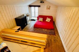 a room with a red couch in a sauna at Charming House Ideally Located With Furnished Terrace 3 Bedrooms & Parking in Le Bouscat