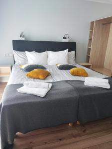 a bed with two towels and two pillows on it at Lainela puhkeküla in Käsmu
