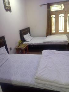 Ένα ή περισσότερα κρεβάτια σε δωμάτιο στο Guest INN Skardu