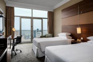 Postel nebo postele na pokoji v ubytování Sheraton Kampala Hotel
