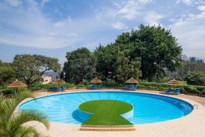 Bazén v ubytování Sheraton Kampala Hotel nebo v jeho okolí