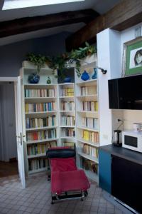 a room with book shelves filled with books at Corte Cavour. Una mansarda nel cuore della città in Ravenna