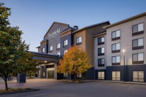 wykonanie przedniej części hotelu w obiekcie Fairfield Inn & Suites by Marriott Kelowna w mieście Kelowna