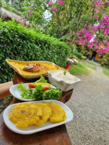 a table with two plates of food on it at Casa de Campo in Milagro