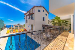 The swimming pool at or close to Pazar Apartments