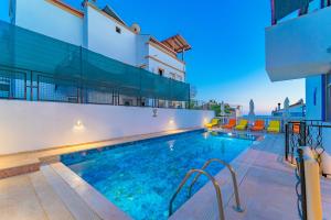 The swimming pool at or close to Pazar Apartments