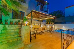 A balcony or terrace at Pazar Apartments