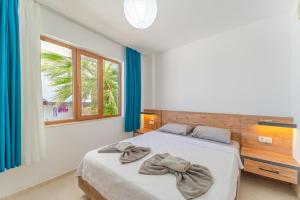 A bed or beds in a room at Pazar Apartments