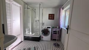 Bilik mandi di Min lütt hütt +12 gambar