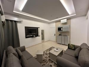 Kuchyň nebo kuchyňský kout v ubytování Zain Tabuk Apartment