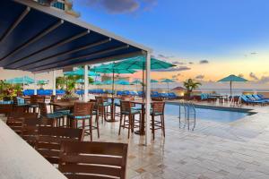 Bazén v ubytování Marriott's BeachPlace Towers nebo v jeho okolí
