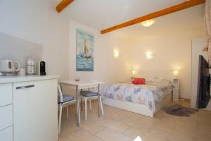 Postel nebo postele na pokoji v ubytování Hidden Gem in Old town