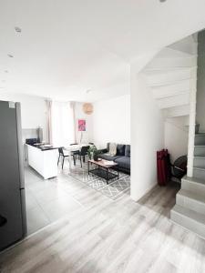 Svetainės erdvė apgyvendinimo įstaigoje Beau Duplex proche Paris