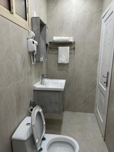 Koupelna v ubytování Zain Tabuk Apartment