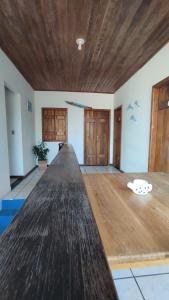 a large room with a wooden ceiling and wooden floors at Pousada Ponta da Baleia in Barra Grande