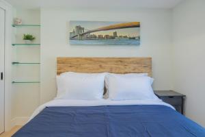 Postel nebo postele na pokoji v ubytování Premium Deluxe suites 201