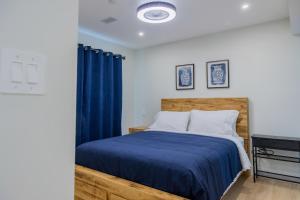 Postel nebo postele na pokoji v ubytování Premium Deluxe suites 201