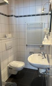 A bathroom at Bacharacher Hof