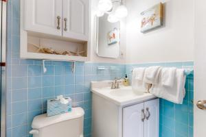 Bilik mandi di Bayshore Central 44 +12 gambar