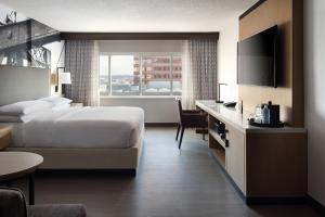 a hotel room with a bed and a desk at Cincinnati Marriott at RiverCenter in Covington