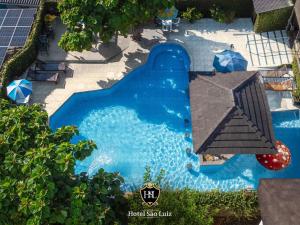 an aerial view of a swimming pool at a resort at Hotel São Luiz Iraí in Iraí