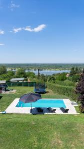 Bazén v ubytování Family House nebo v jeho okolí