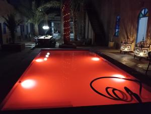 Bazén v ubytování Hotel Riad Sahara Activity nebo v jeho okolí