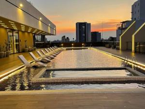 Bazén v ubytování Dpto con balcón, piscina, gym, cowork en Equipe nebo v jeho okolí