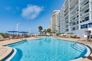 Bazén v ubytování Oceanfront Destin Condo with Pool and Beach Access nebo v jeho okolí