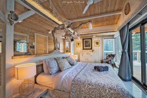 a bedroom with a large bed in a house at Chalet Makabane -Spa- foyer - billard - Slow life in La Malbaie