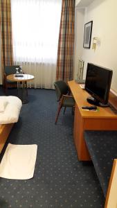 TV tai viihdekeskus majoituspaikassa Hotel Unger