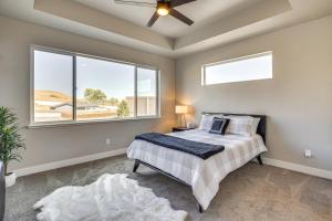 Letto o letti in una camera di Luxe Living Grand Junction Home with Hot Tub, Views