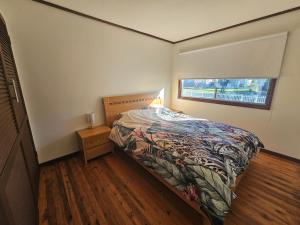Tempat tidur dalam kamar di Entire 3 bedroom personal house in Chipping Norton