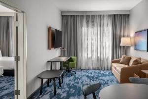 TV a/nebo společenská místnost v ubytování Fairfield Inn & Suites Austin Downtown