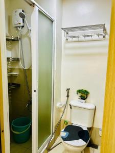 ห้องน้ำของ JSA Suite Staycation at SMDC Trees Residences