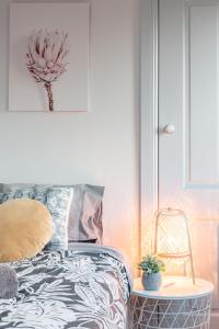 a bedroom with a bed and a table with a plant at Bright Single Room - Seconds to Bus Station & Park - Close to Chinatown - Shared Bathroom in Sydney