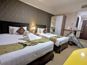 Un pat sau paturi într-o cameră la Amarelo Hotel Solo