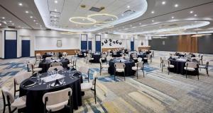 Бизнес-центр и/или конференц-зал в Holiday Inn Burlington Conference Centre by IHG +62 фотографии