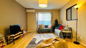 TV a/nebo společenská místnost v ubytování JoyHome 天下茶屋駅7分4LDK一軒家 難波梅田黒門関空直通 無料駐車場