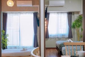 Postel nebo postele na pokoji v ubytování Kuromon Royal Niponbashi