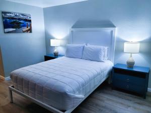 Postel nebo postele na pokoji v ubytování Cerulean Hotel