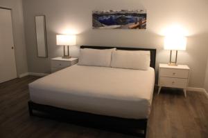 Postel nebo postele na pokoji v ubytování Cerulean Hotel