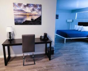Postel nebo postele na pokoji v ubytování Cerulean Hotel