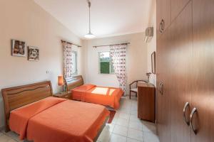 ラッチにあるVilla Venereの小さなベッドルーム(ベッド2台、窓付) +36枚の写真