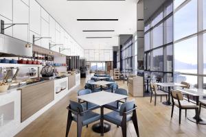 Restaurace v ubytování Fairfield by Marriott Busan Songdo Beach