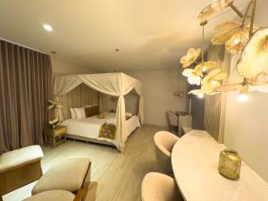 Cama ou camas em um quarto em Hotel Catedral Plaza