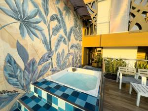 a jacuzzi tub in the middle of a building at Hotel Catedral Plaza in Santa Marta