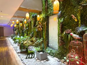 Um jardim em Hotel Catedral Plaza
