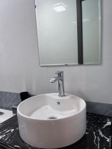Khang Hotel tesisinde bir banyo