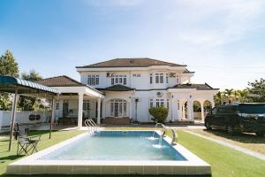 a large house with a pool in front of it at Villa Seputeh Kuala Terengganu in Kuala Terengganu